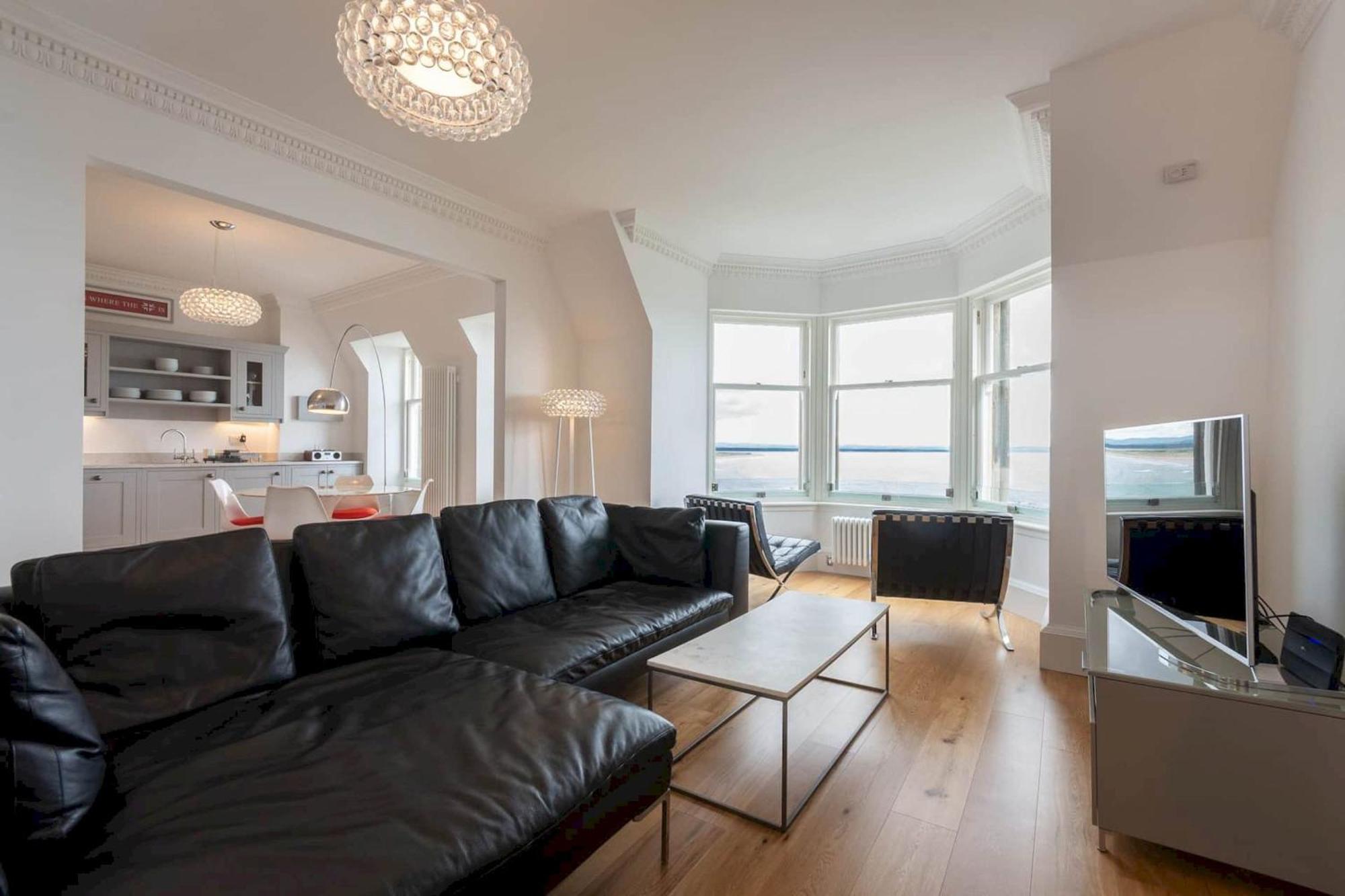 Luxury Penthouse On The Scores - Best View In St Andrews Apartment Exterior photo